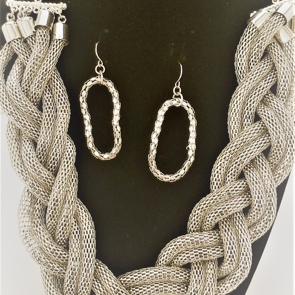 Large wheat style necklace